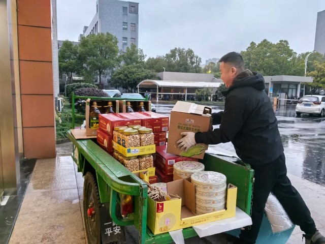把年味带回家｜熠盛数码暖心年货已送达，米油满仓，岁岁安康！.jpg